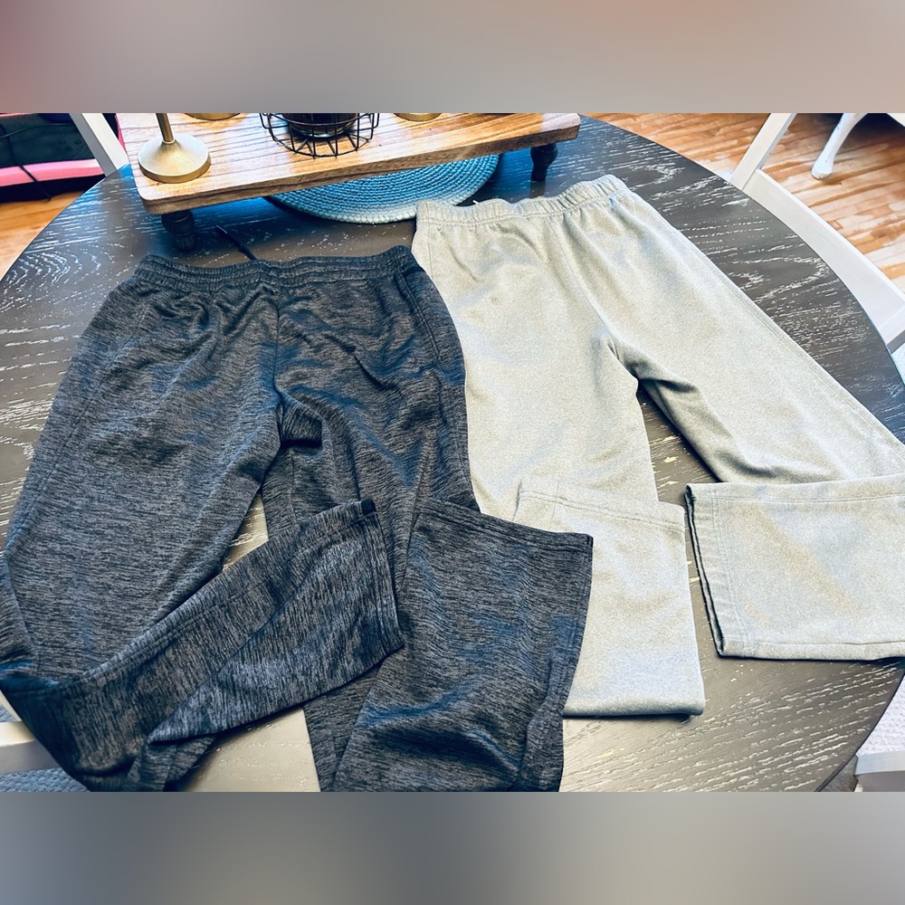 4 pair of boys size Large sweats plus a bonus 5th pair with a small hole. - Picture 7 of 10